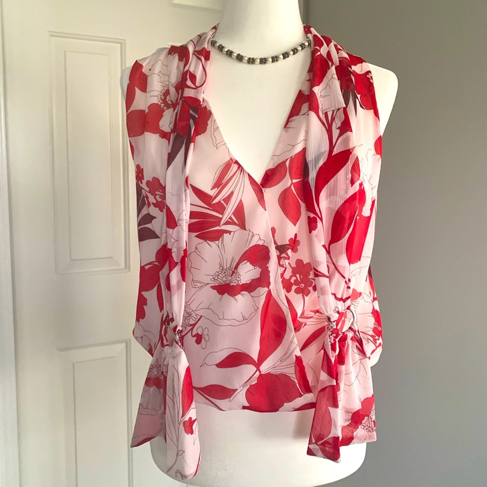 Guess sleeveless blouse
